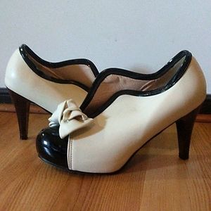 Pixie Cove black and cream heels